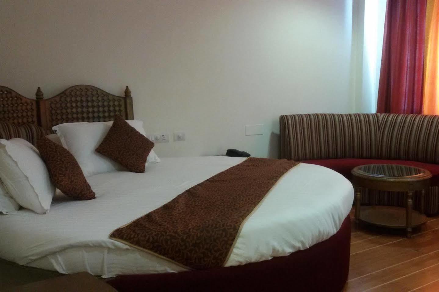 Hotel Classic Residency Kālka Exterior foto