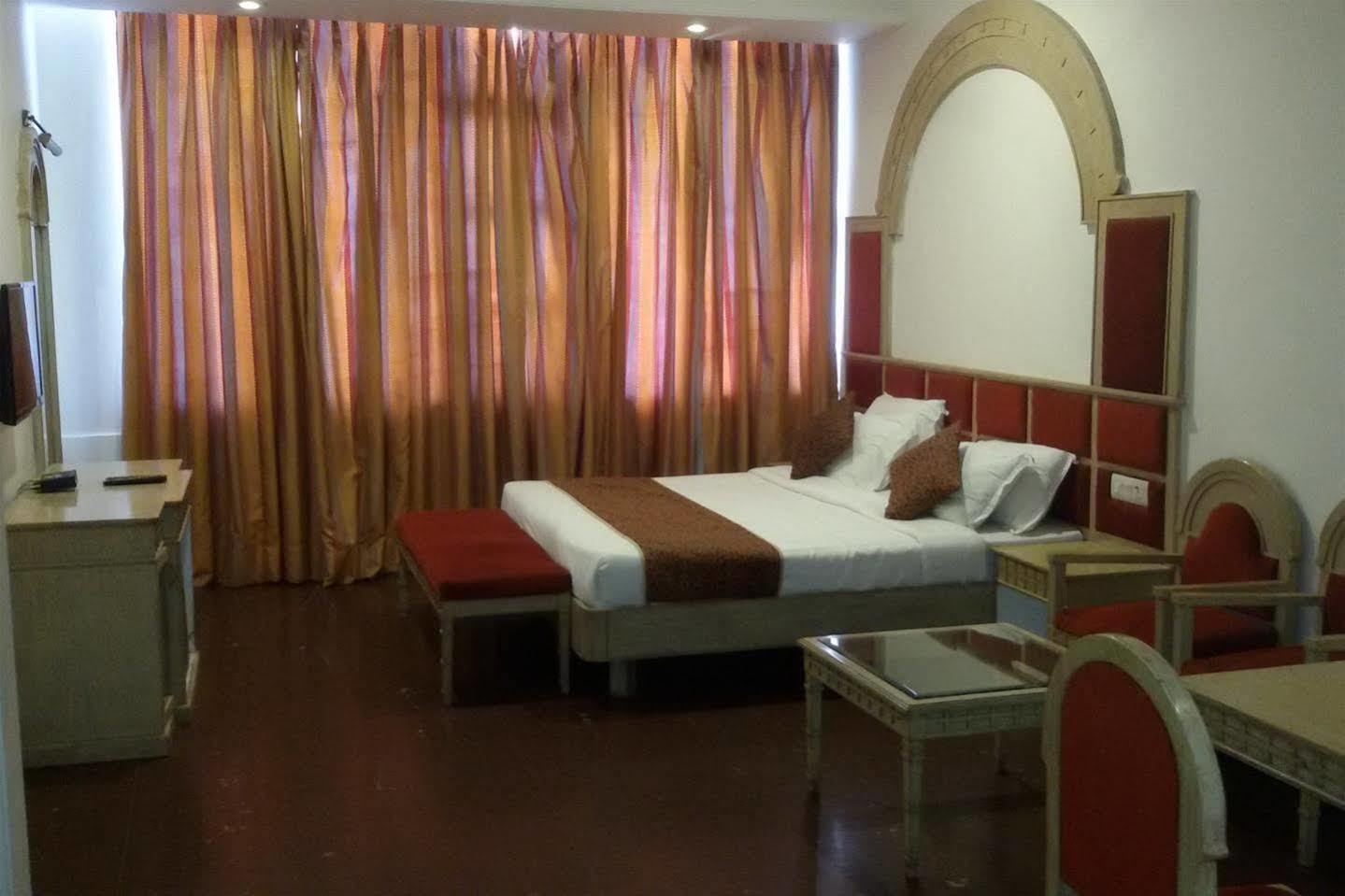 Hotel Classic Residency Kālka Exterior foto